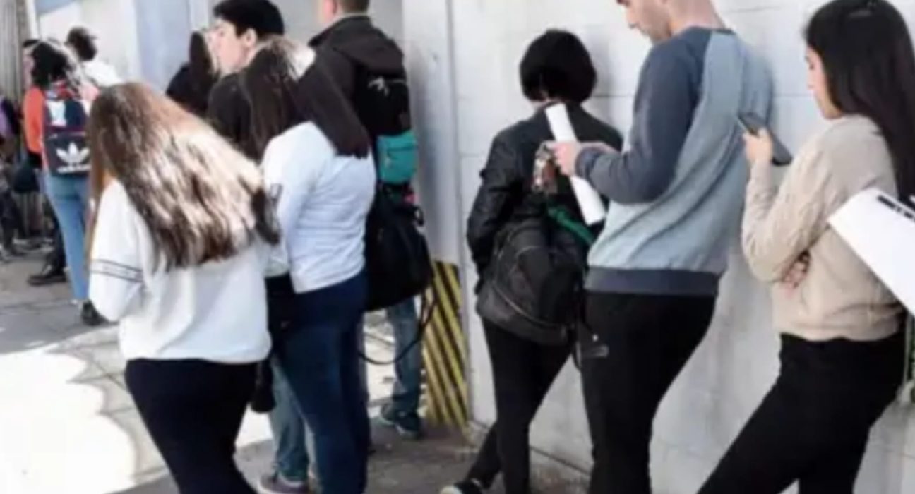 El desempleo juvenil sigue siendo crítico y ya trepó al 25,7%