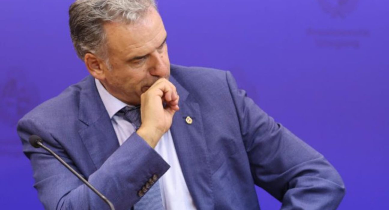Yamandú Orsi vuelve a retroceder en el ranking regional de presidentes