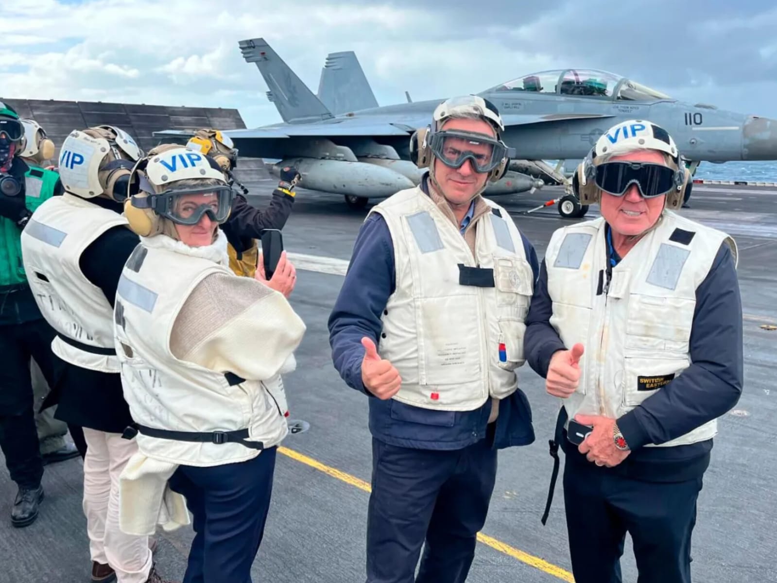 Orsi enfrentó críticas de aliados y oposición luego de visitar el portaaviones USS Nimitz