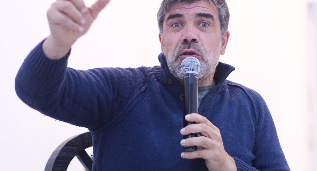 Oscar Andrade advierte distanciamiento entre militantes del Frente Amplio y el Gobierno