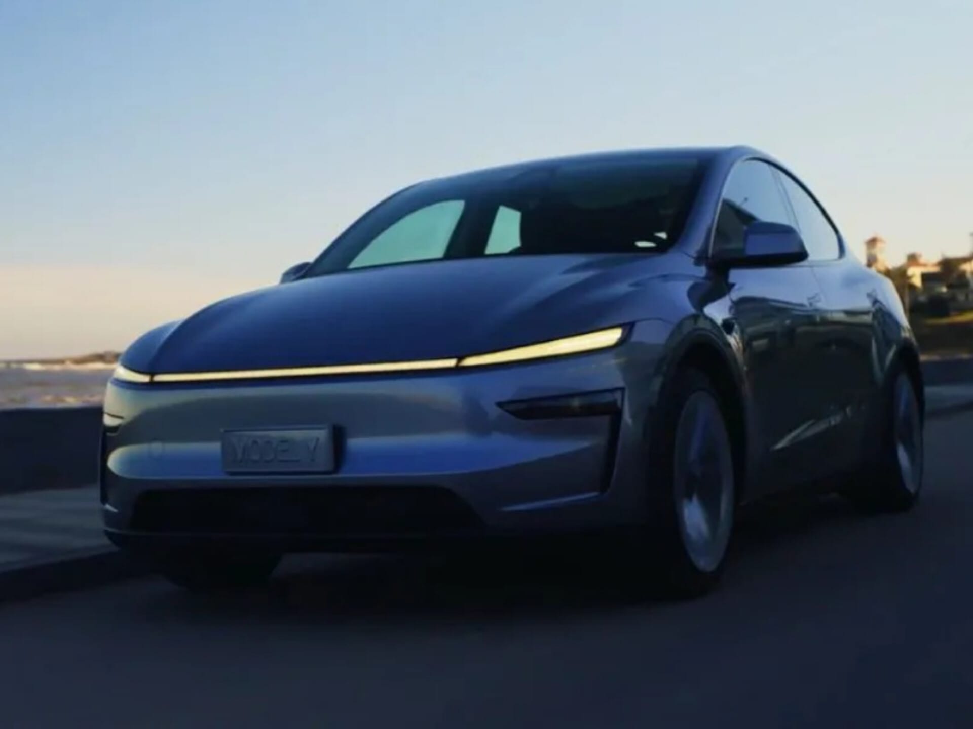 La ministra Fernanda Cardona celebró la llegada de Tesla a Uruguay