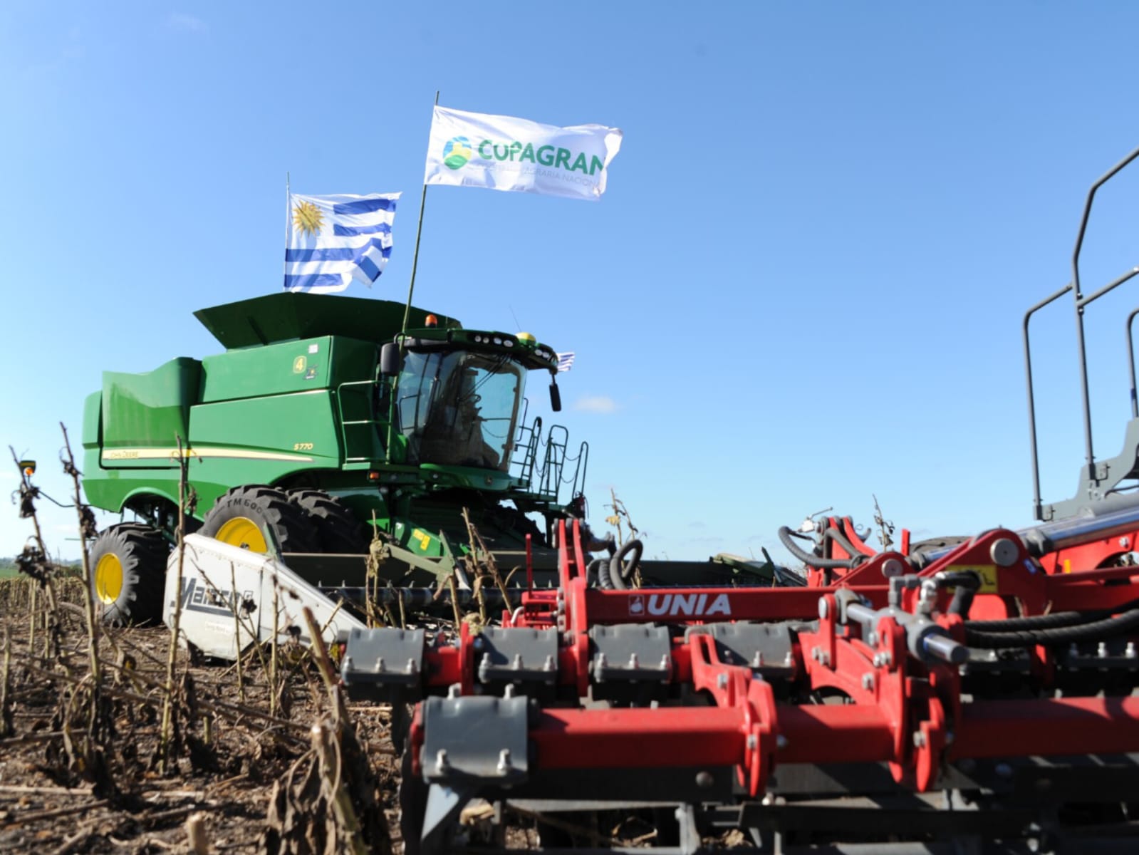 COPAGRAN presentó en Young su jornada "Cosecha de Verano" con centro en la cosecha de girasol