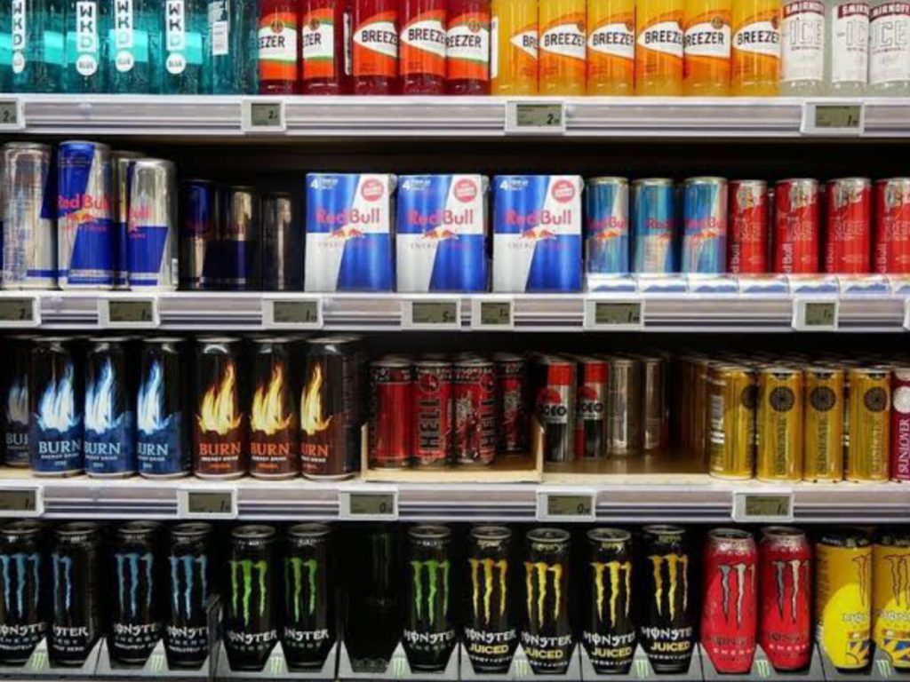 Avanzan hacia plan para prohibir la venta de bebidas energizantes a menores de 18 años