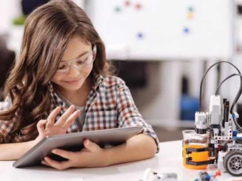 Jornada en UTEC por el Día Internacional de las Niñas en las TICs