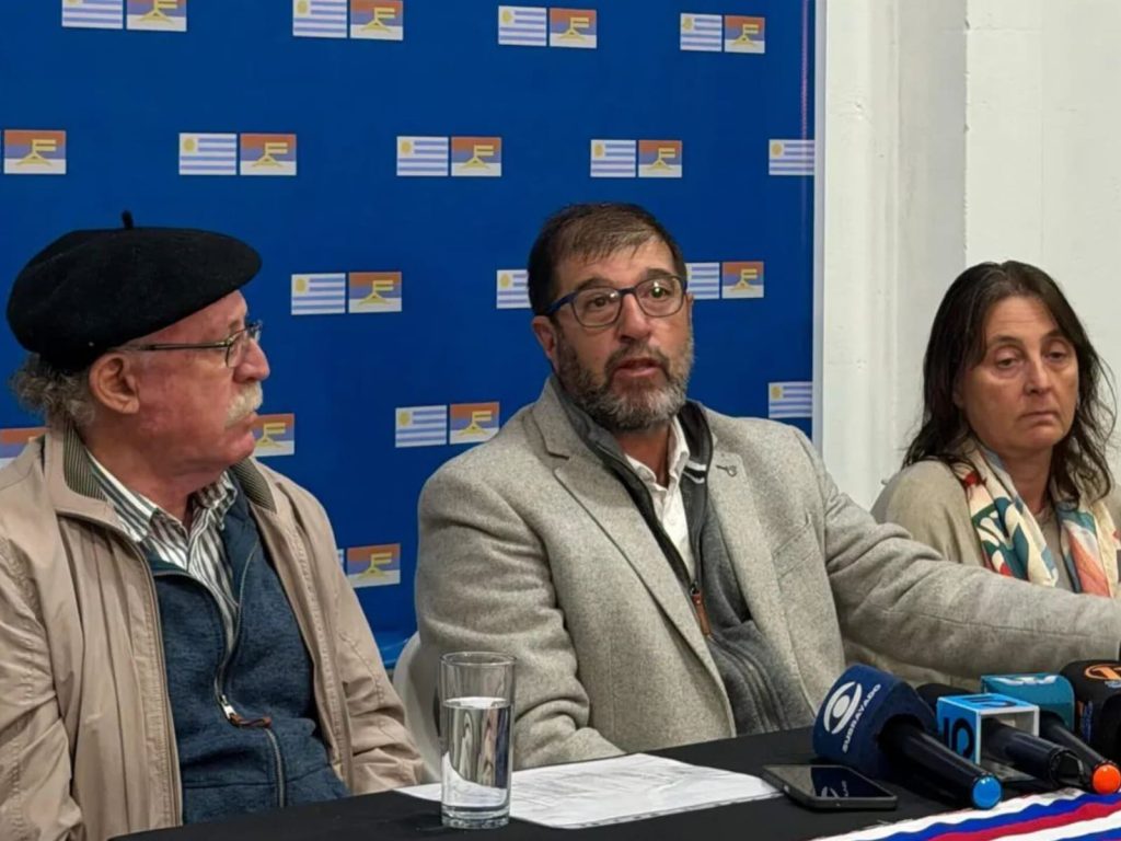 Lanzamiento nacional en Fray Bentos de la segunda edición de "El Frente Te Escucha"